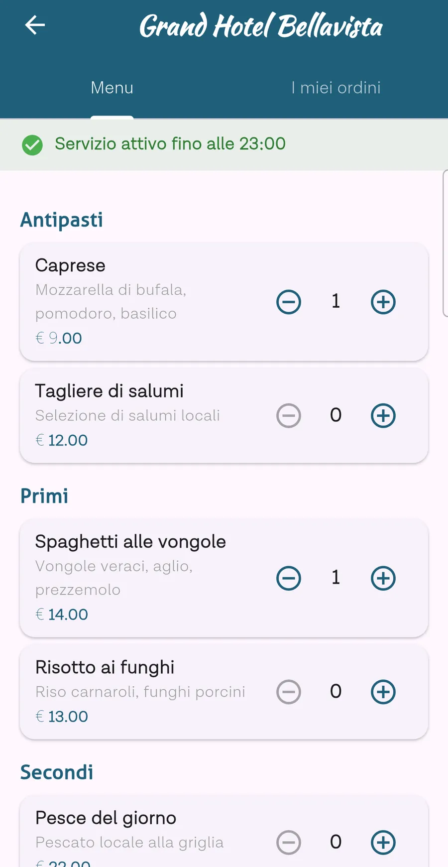 Schermata del room service: elenco dei piatti con prezzi e pulsanti per aggiungerli all'ordine.